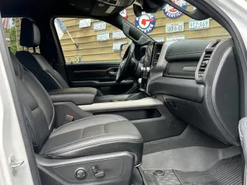 RAM 1500 Sport Crew Cab   5.7 HEMI V8   LPG   4x4