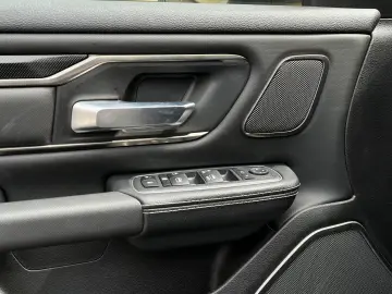 RAM 1500 Sport Crew Cab   5.7 HEMI V8   LPG   4x4