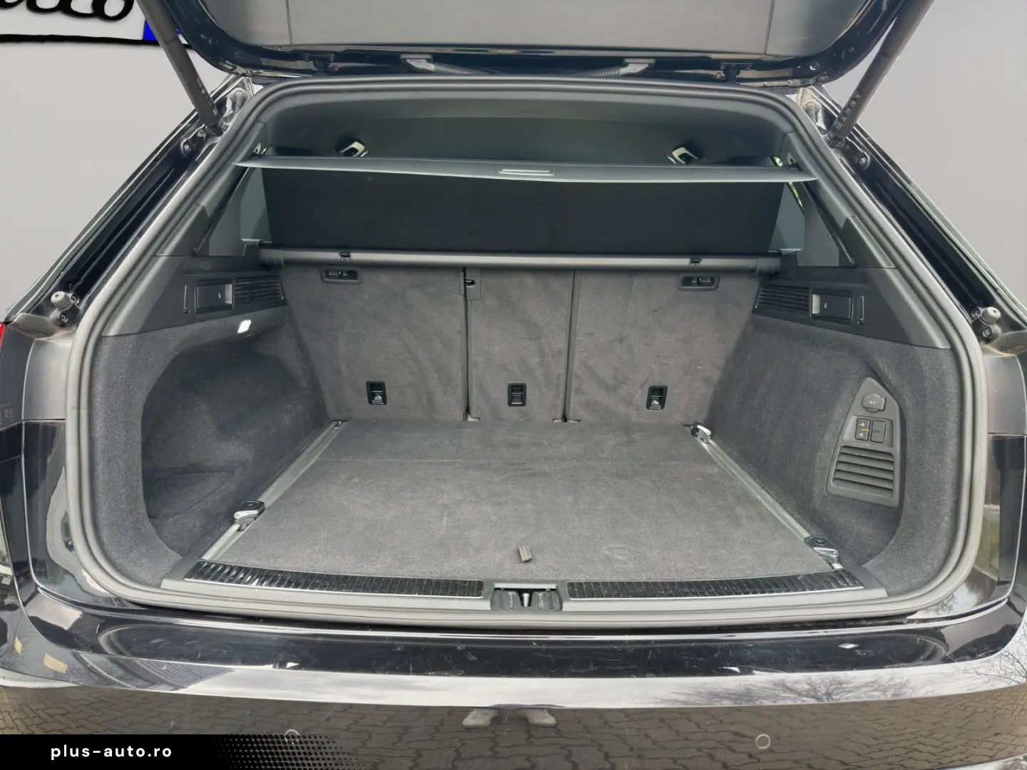 VW Touareg 3.0 TSI R-Line INNOVISION DYNAUDIO