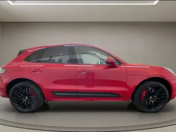Porsche Macan GTS sports exhaust air suspension BOSE