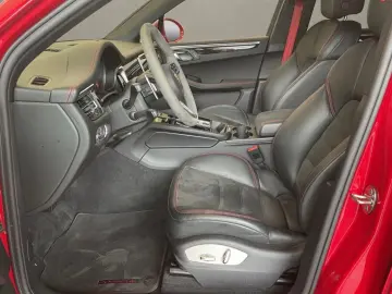 Porsche Macan GTS sports exhaust air suspension BOSE