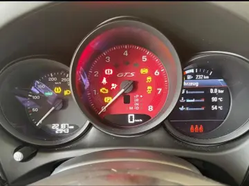 Porsche Macan GTS sports exhaust air suspension BOSE