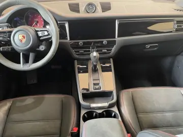 Porsche Macan GTS sports exhaust air suspension BOSE