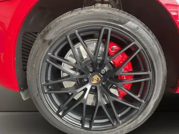 Porsche Macan GTS sports exhaust air suspension BOSE