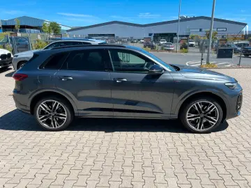 AUDI Q5 2.0 TDI quattro SLine Panorama Tech plus