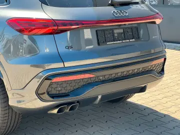 AUDI Q5 2.0 TDI quattro SLine Panorama Tech plus