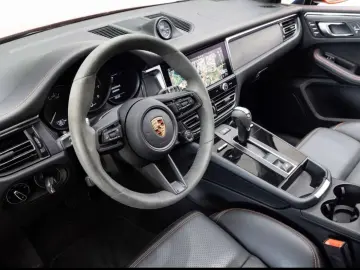 Porsche Macan GTS Air Pano 18-way SportChrono Surround