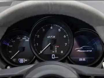 Porsche Macan GTS Air Pano 18-way SportChrono Surround