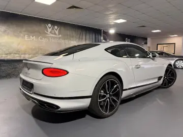 BENTLEY Continental GT V8 Mulliner Blackline Carbon Pano