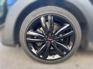 MINI Cooper 5-Türer Aut. Pano Navi LED RFK JCW Trim