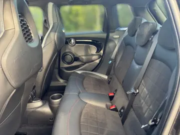 MINI Cooper 5-Türer Aut. Pano Navi LED RFK JCW Trim