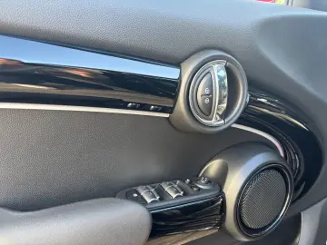 MINI Cooper 5-Türer Aut. Pano Navi LED RFK JCW Trim