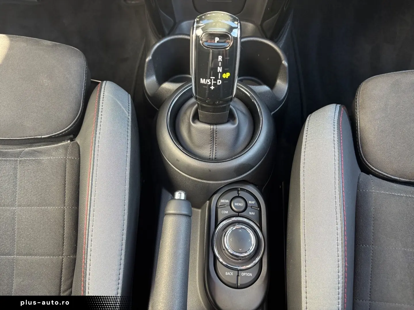 MINI Cooper 5-Türer Aut. Pano Navi LED RFK JCW Trim
