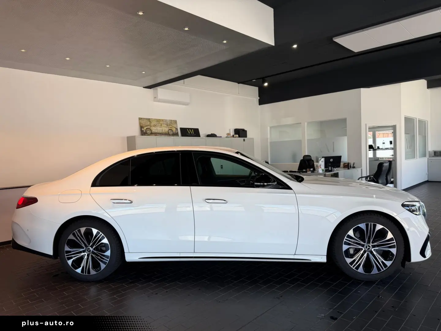 MERCEDES-BENZ E 220 d Night Paket AMG-Line BURM 4d AHK MBUX