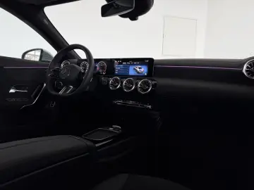 MERCEDES-BENZ CLA 220 AMG LINE  PANO  360  DIST  TOT  SPUR