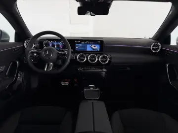 MERCEDES-BENZ CLA 220 AMG LINE  PANO  360  DIST  TOT  SPUR