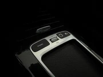MERCEDES-BENZ CLA 220 AMG LINE  PANO  360  DIST  TOT  SPUR