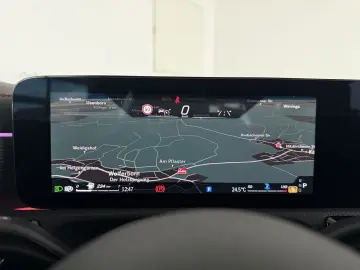 MERCEDES-BENZ CLA 220 AMG LINE  PANO  360  DIST  TOT  SPUR