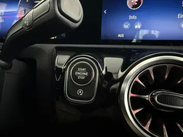 MERCEDES-BENZ CLA 220 AMG LINE  PANO  360  DIST  TOT  SPUR