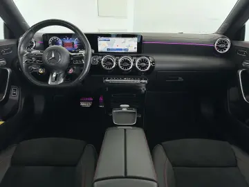 MERCEDES-BENZ CLA 35 AMG 4Matic  PANO HUD BURM 360 DIST TOT