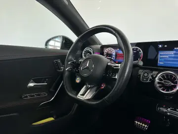 MERCEDES-BENZ CLA 35 AMG 4Matic  PANO HUD BURM 360 DIST TOT