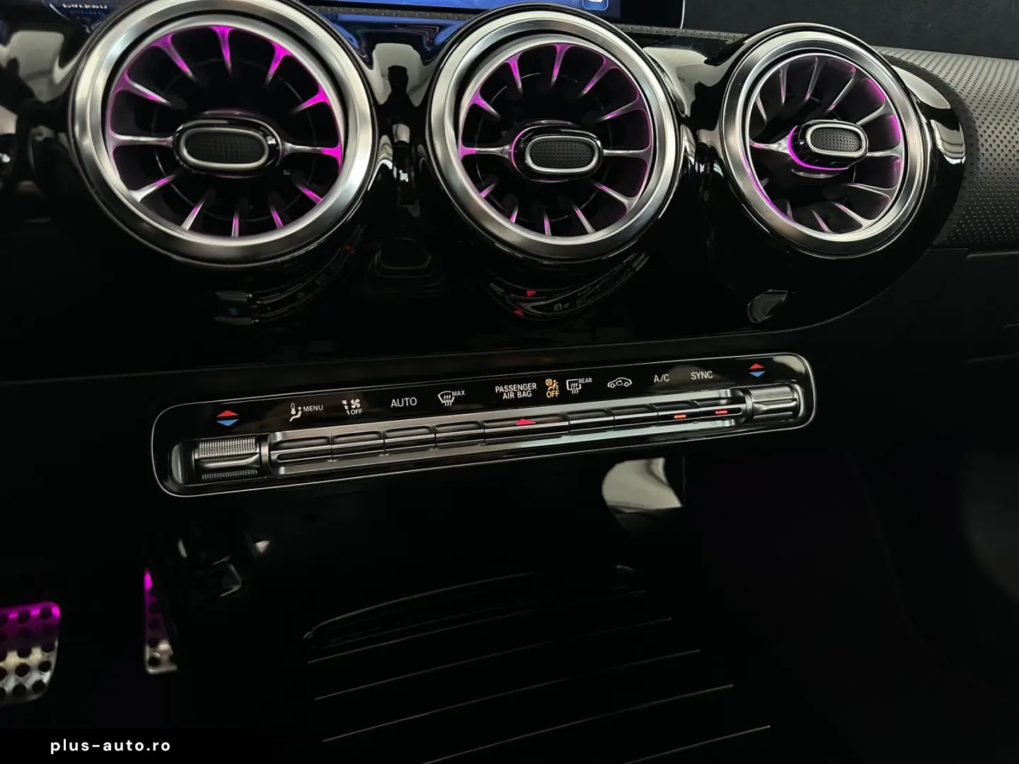MERCEDES-BENZ CLA 35 AMG 4Matic  PANO HUD BURM 360 DIST TOT