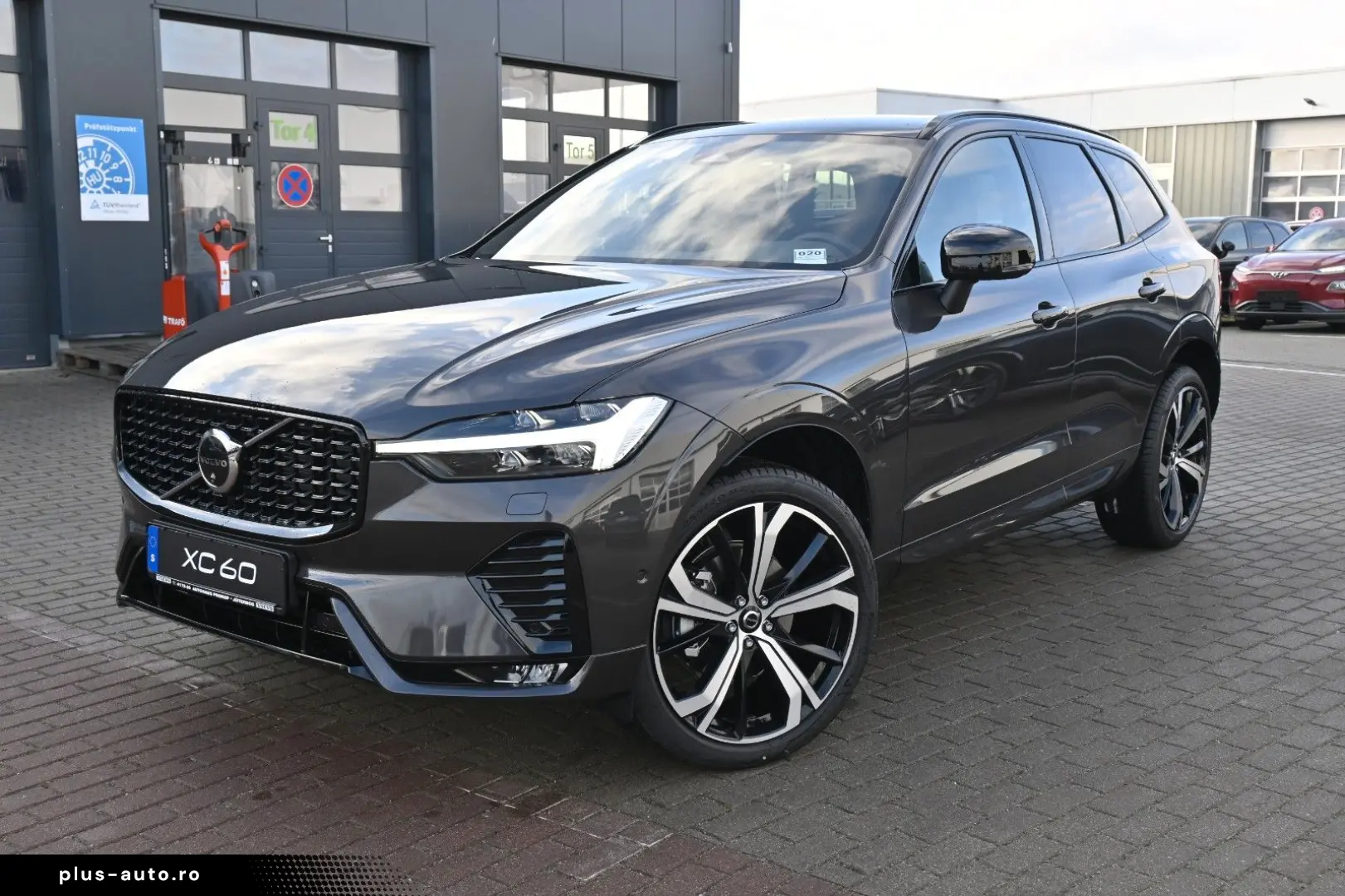 VOLVO XC60 B5 AWD Plus Dark H&K FSHZG 360  ACC AHK