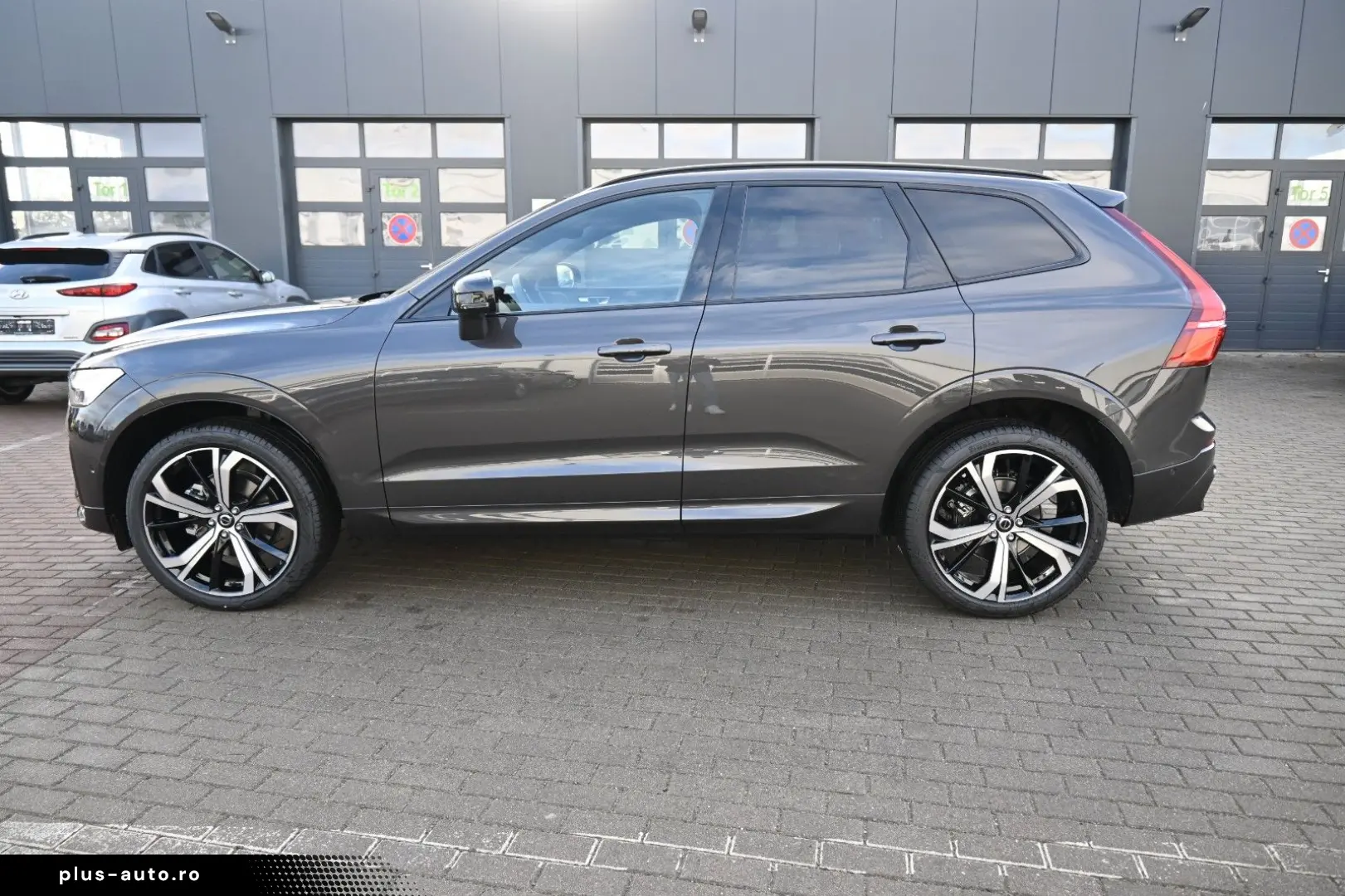 VOLVO XC60 B5 AWD Plus Dark H&K FSHZG 360  ACC AHK