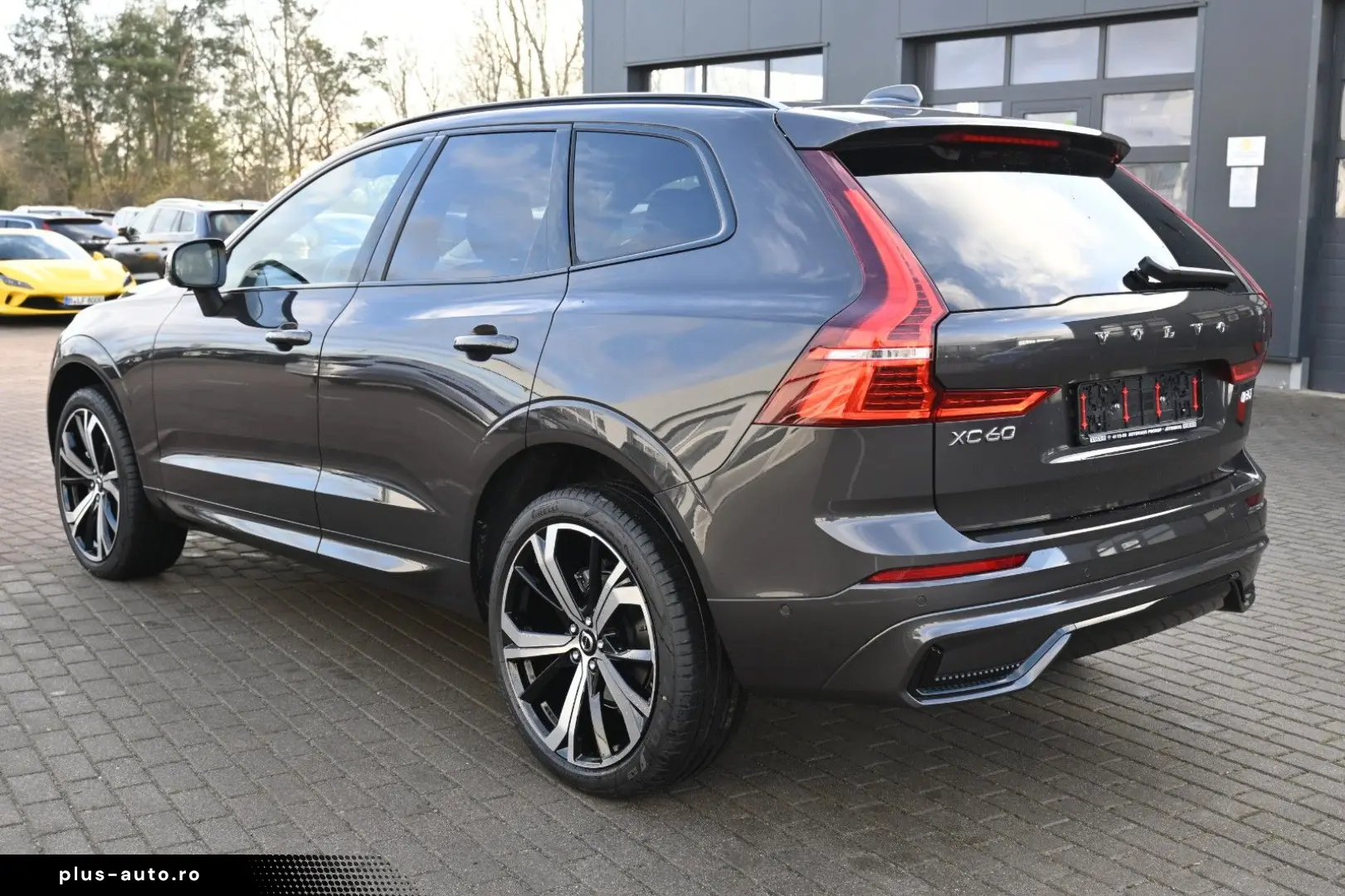 VOLVO XC60 B5 AWD Plus Dark H&K FSHZG 360  ACC AHK