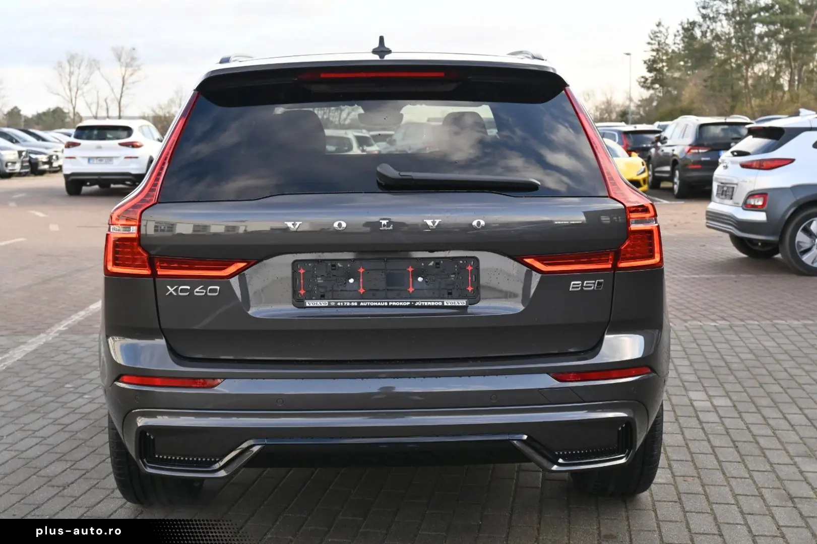 VOLVO XC60 B5 AWD Plus Dark H&K FSHZG 360  ACC AHK