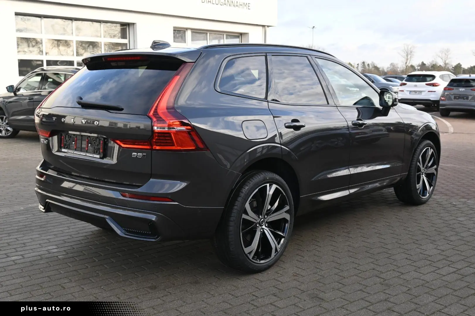 VOLVO XC60 B5 AWD Plus Dark H&K FSHZG 360  ACC AHK