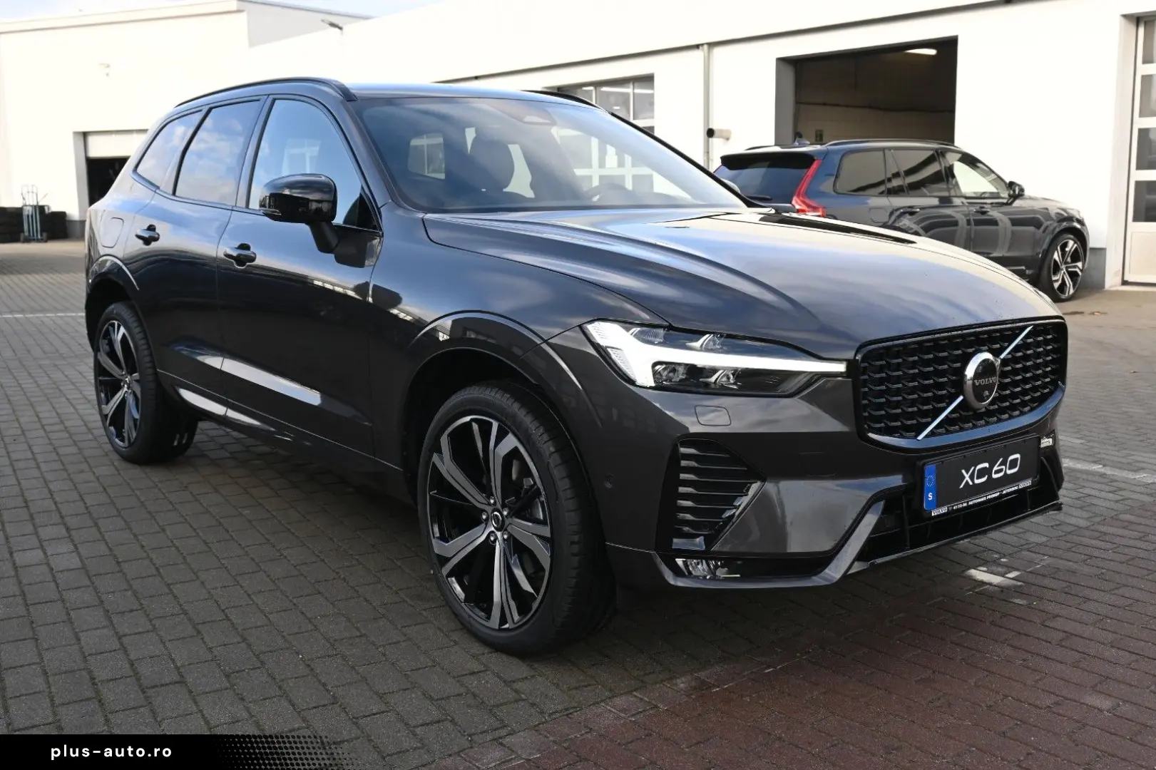 VOLVO XC60 B5 AWD Plus Dark H&K FSHZG 360  ACC AHK