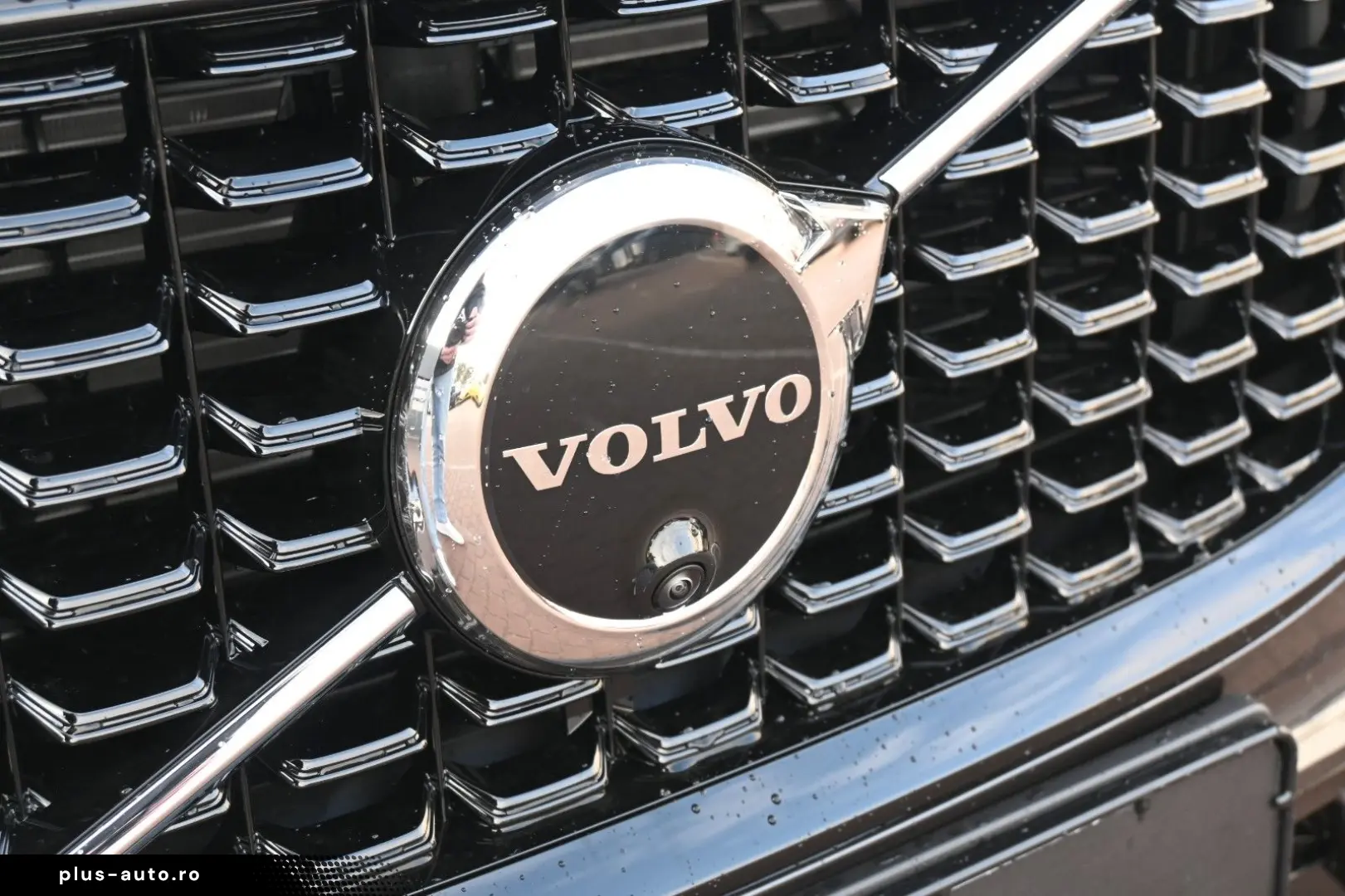 VOLVO XC60 B5 AWD Plus Dark H&K FSHZG 360  ACC AHK