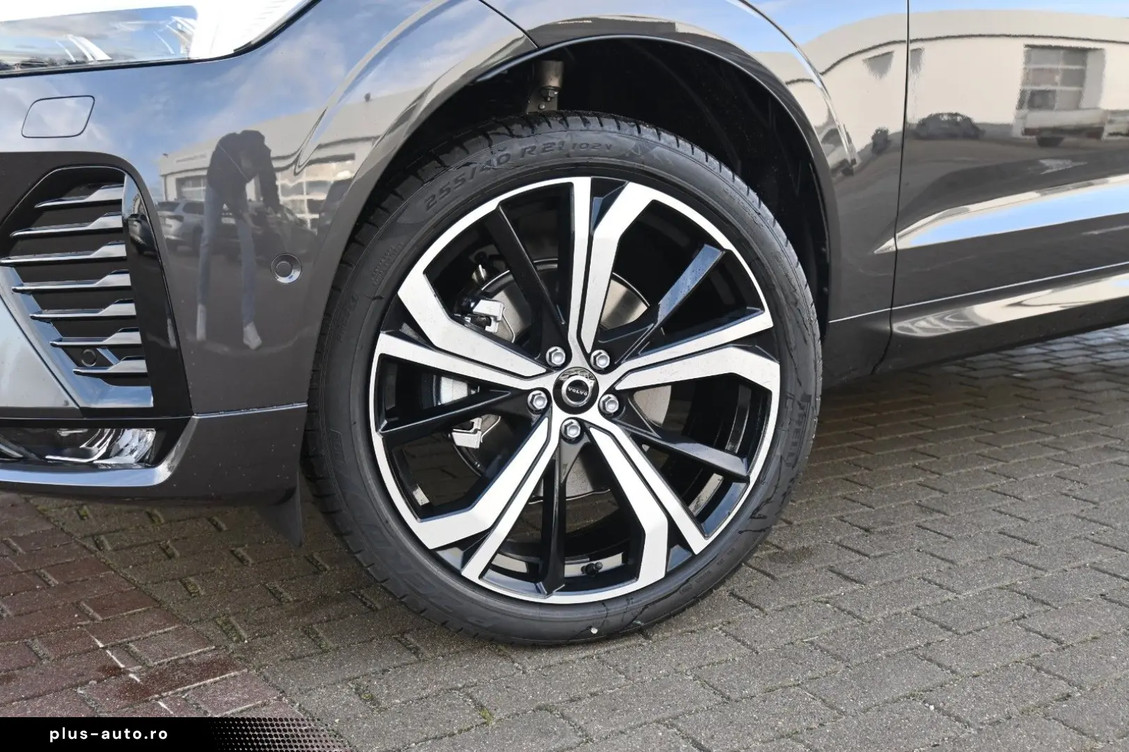 VOLVO XC60 B5 AWD Plus Dark H&K FSHZG 360  ACC AHK