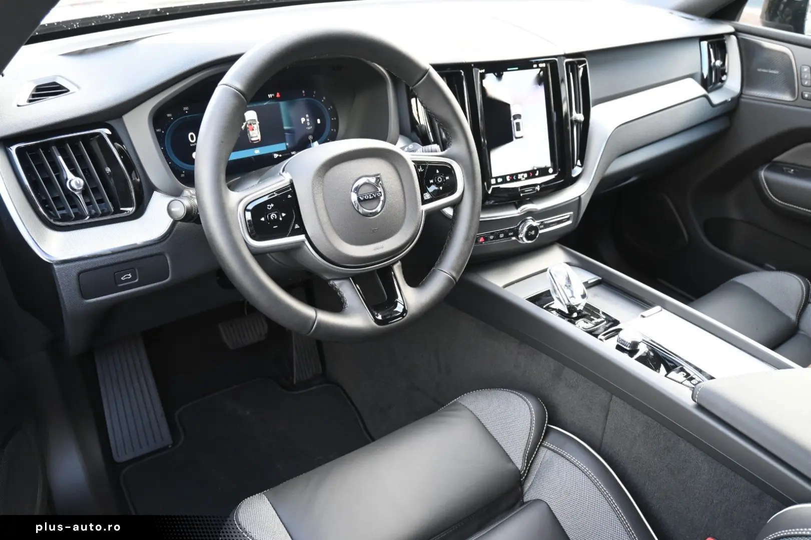 VOLVO XC60 B5 AWD Plus Dark H&K FSHZG 360  ACC AHK