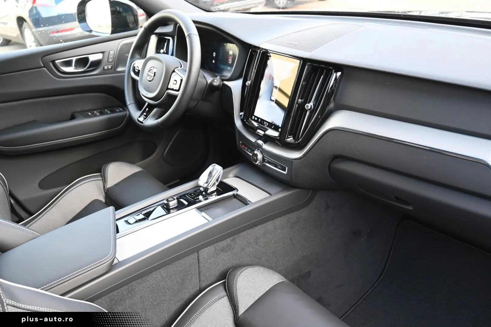 VOLVO XC60 B5 AWD Plus Dark H&K FSHZG 360  ACC AHK