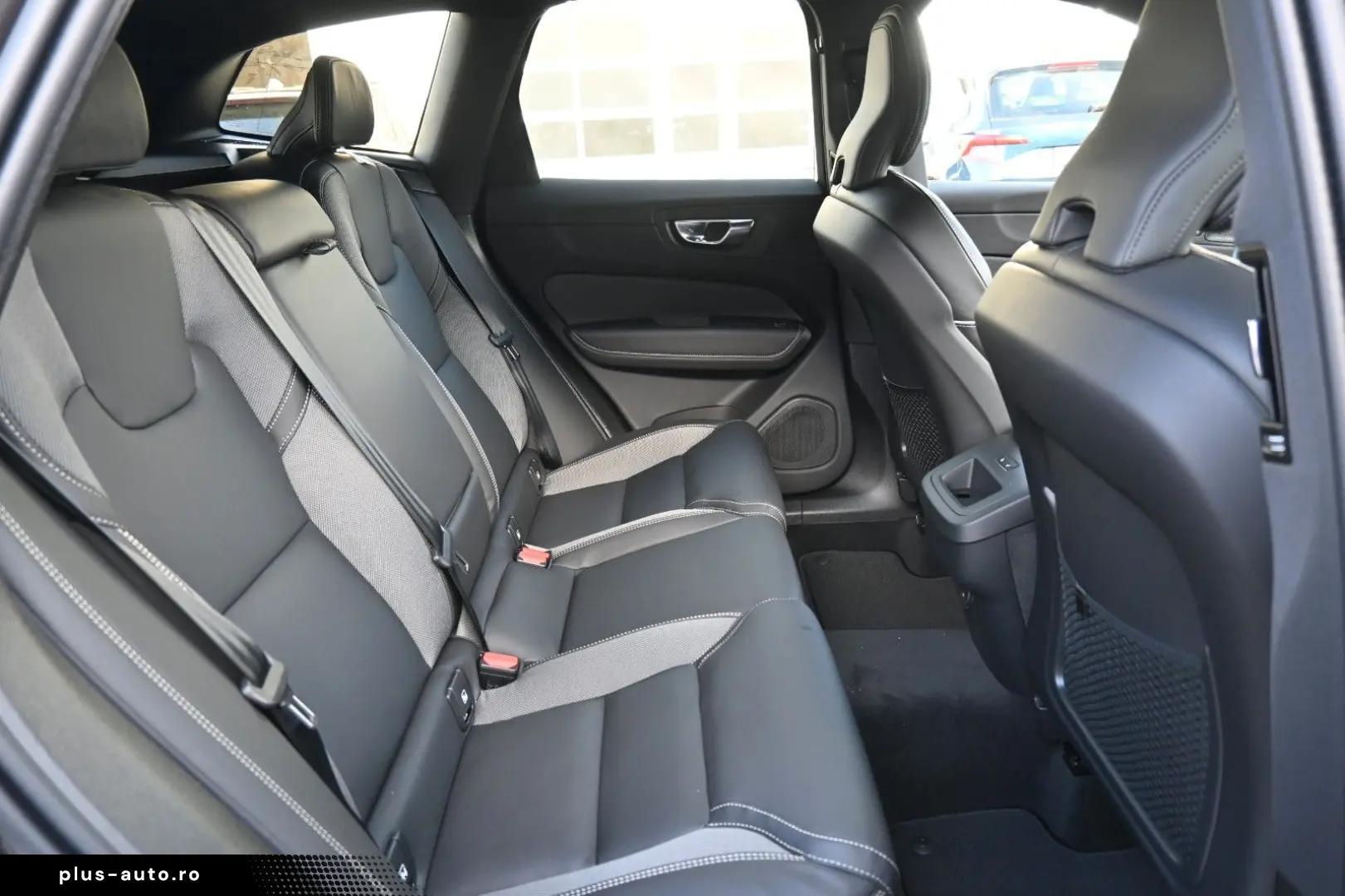 VOLVO XC60 B5 AWD Plus Dark H&K FSHZG 360  ACC AHK