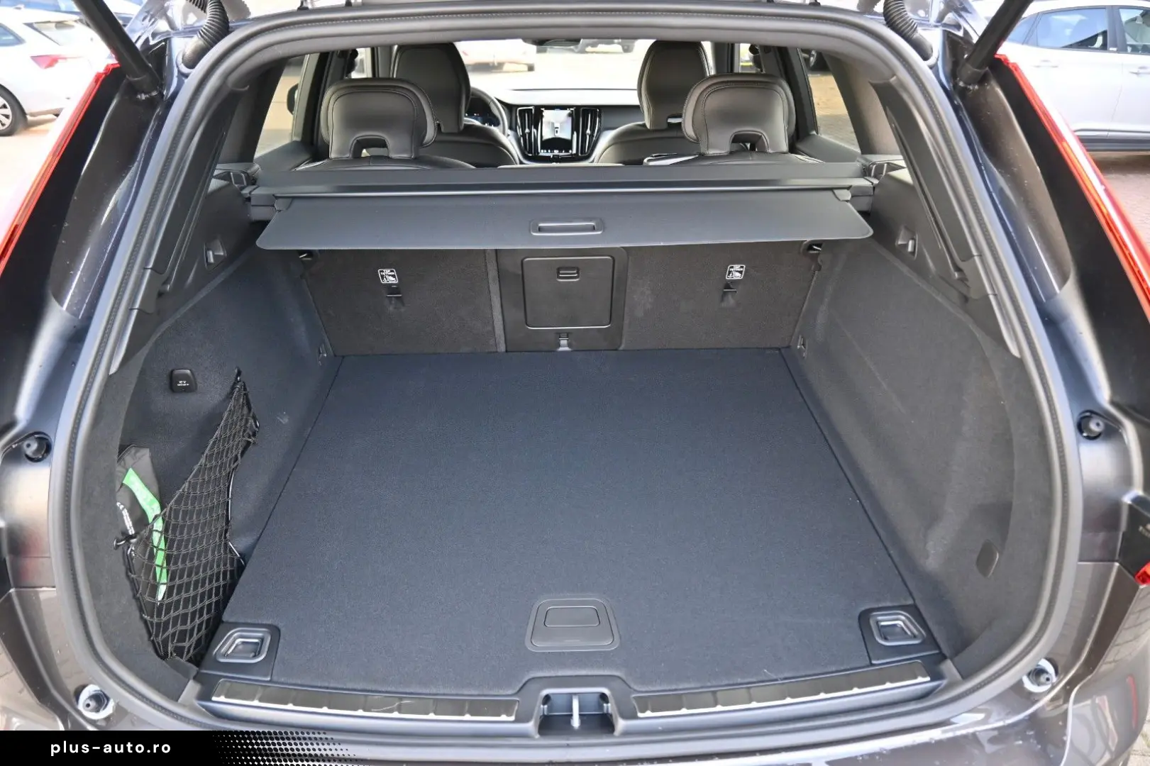 VOLVO XC60 B5 AWD Plus Dark H&K FSHZG 360  ACC AHK