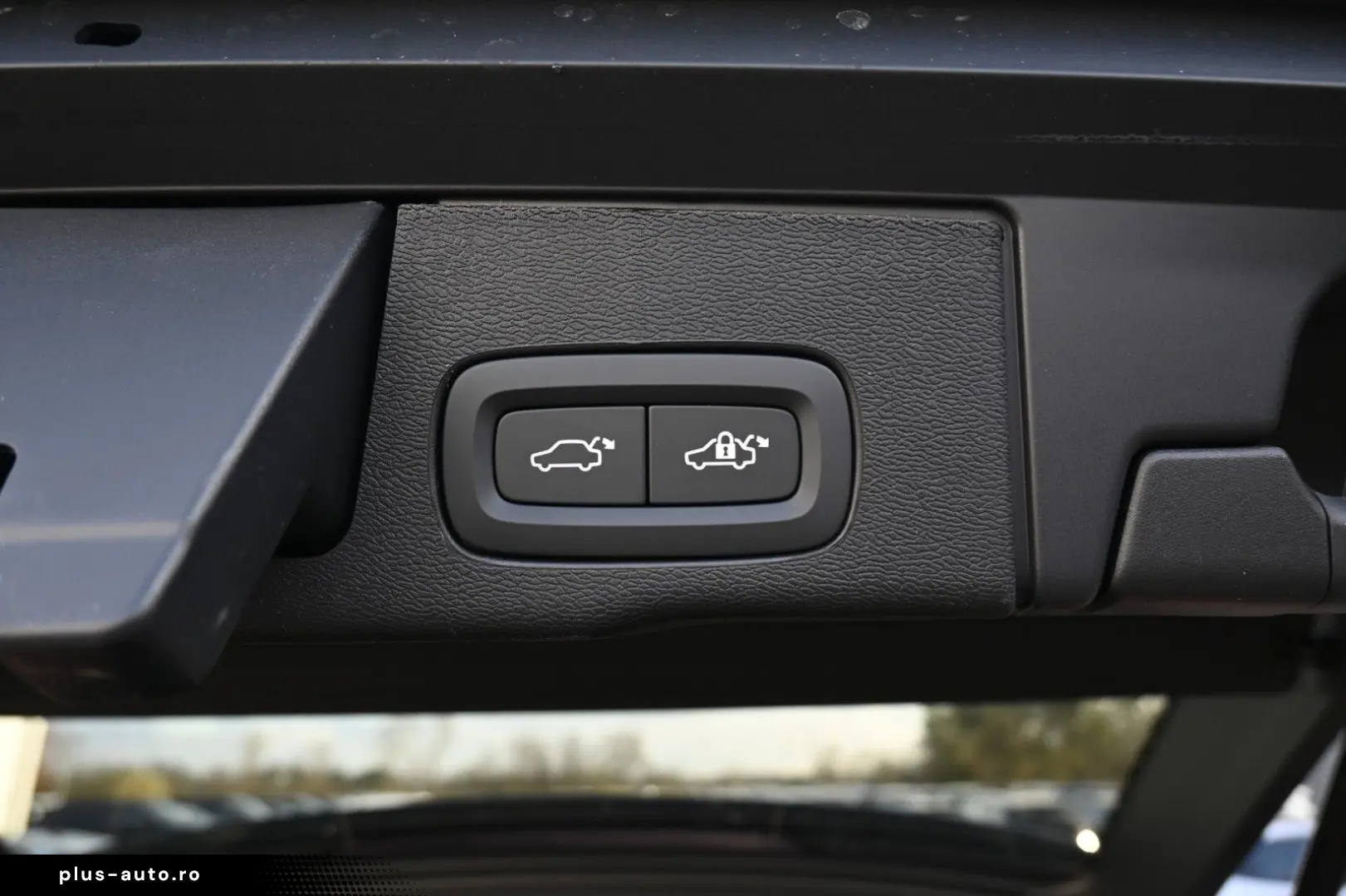 VOLVO XC60 B5 AWD Plus Dark H&K FSHZG 360  ACC AHK