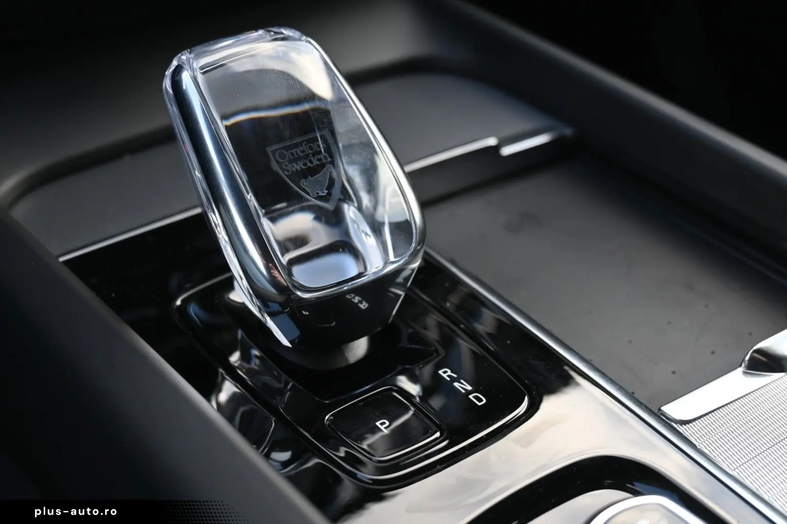 VOLVO XC60 B5 AWD Plus Dark H&K FSHZG 360  ACC AHK