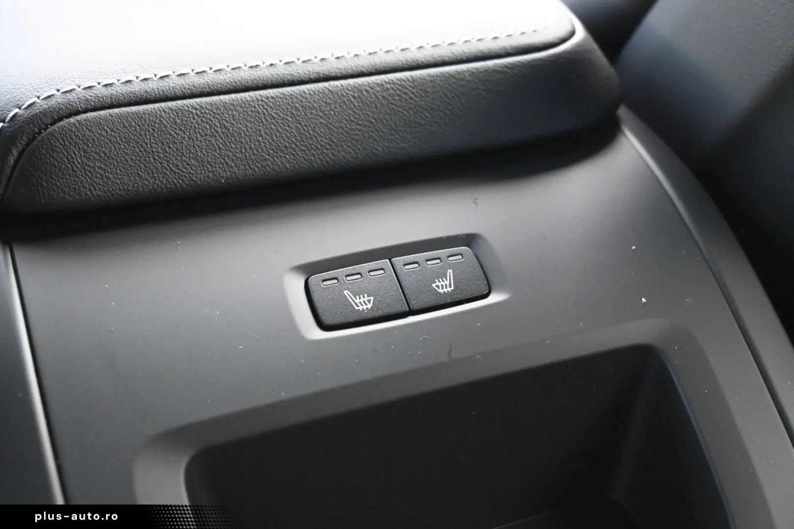 VOLVO XC60 B5 AWD Plus Dark H&K FSHZG 360  ACC AHK