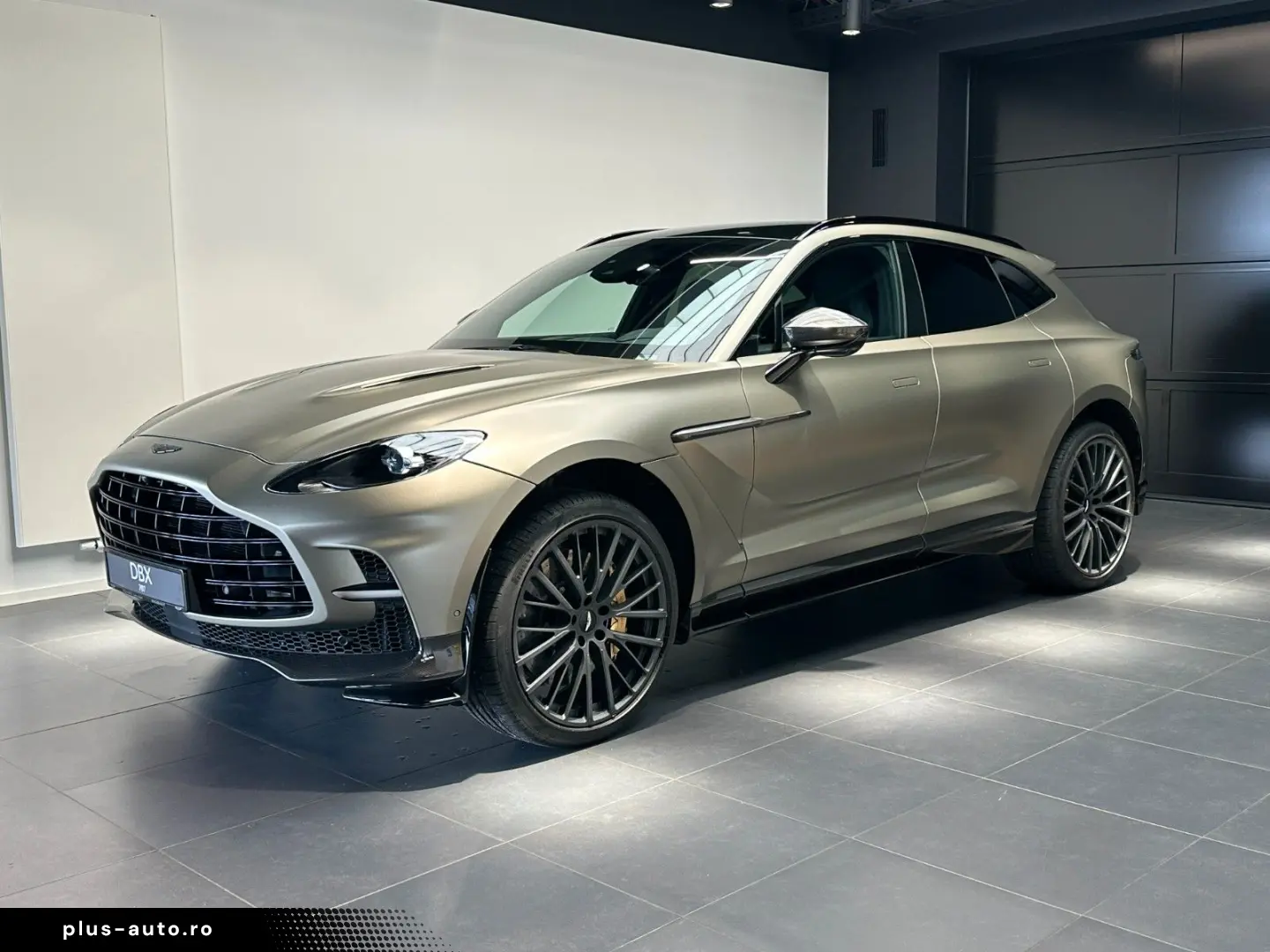 ASTON MARTIN DBX 707-Q Satin Titanium Grey - Full Carbon