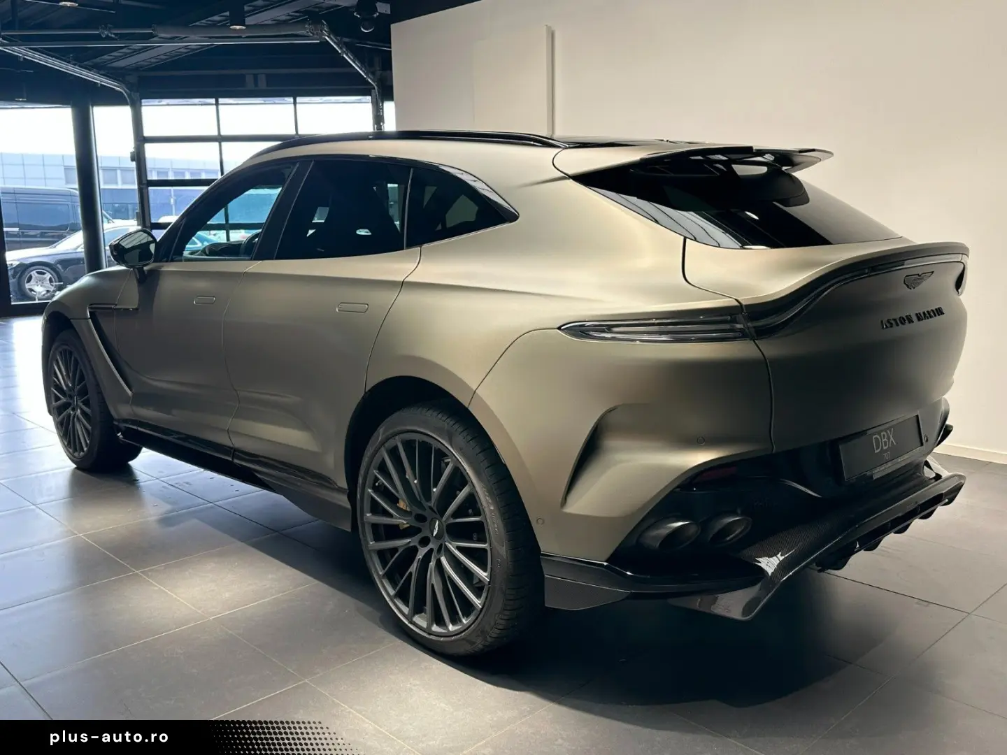 ASTON MARTIN DBX 707-Q Satin Titanium Grey - Full Carbon