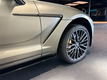 ASTON MARTIN DBX 707-Q Satin Titanium Grey - Full Carbon
