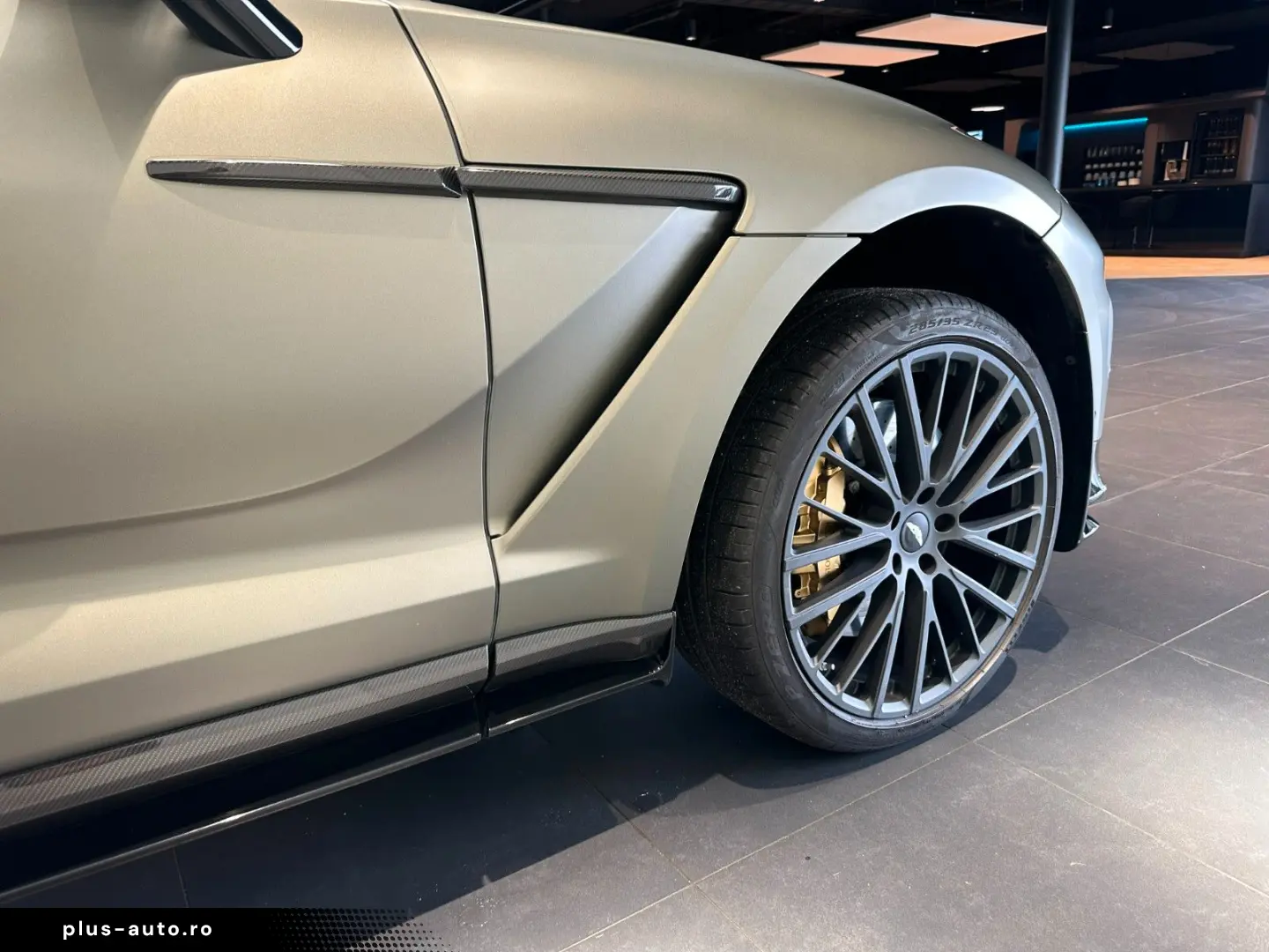 ASTON MARTIN DBX 707-Q Satin Titanium Grey - Full Carbon