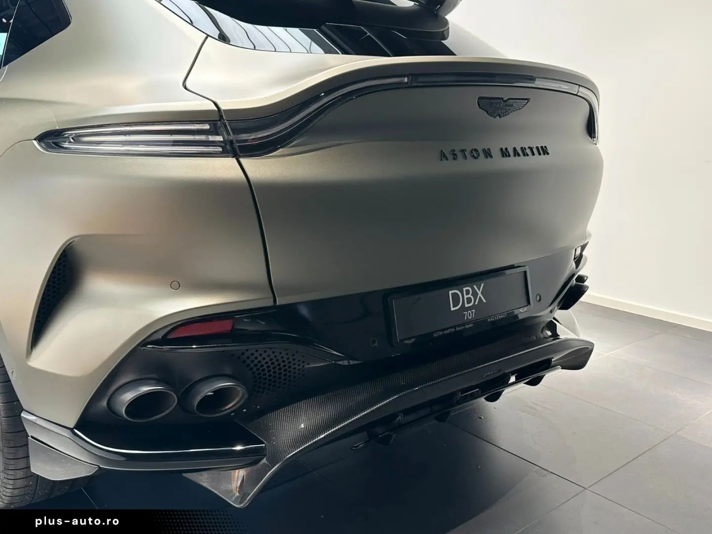 ASTON MARTIN DBX 707-Q Satin Titanium Grey - Full Carbon