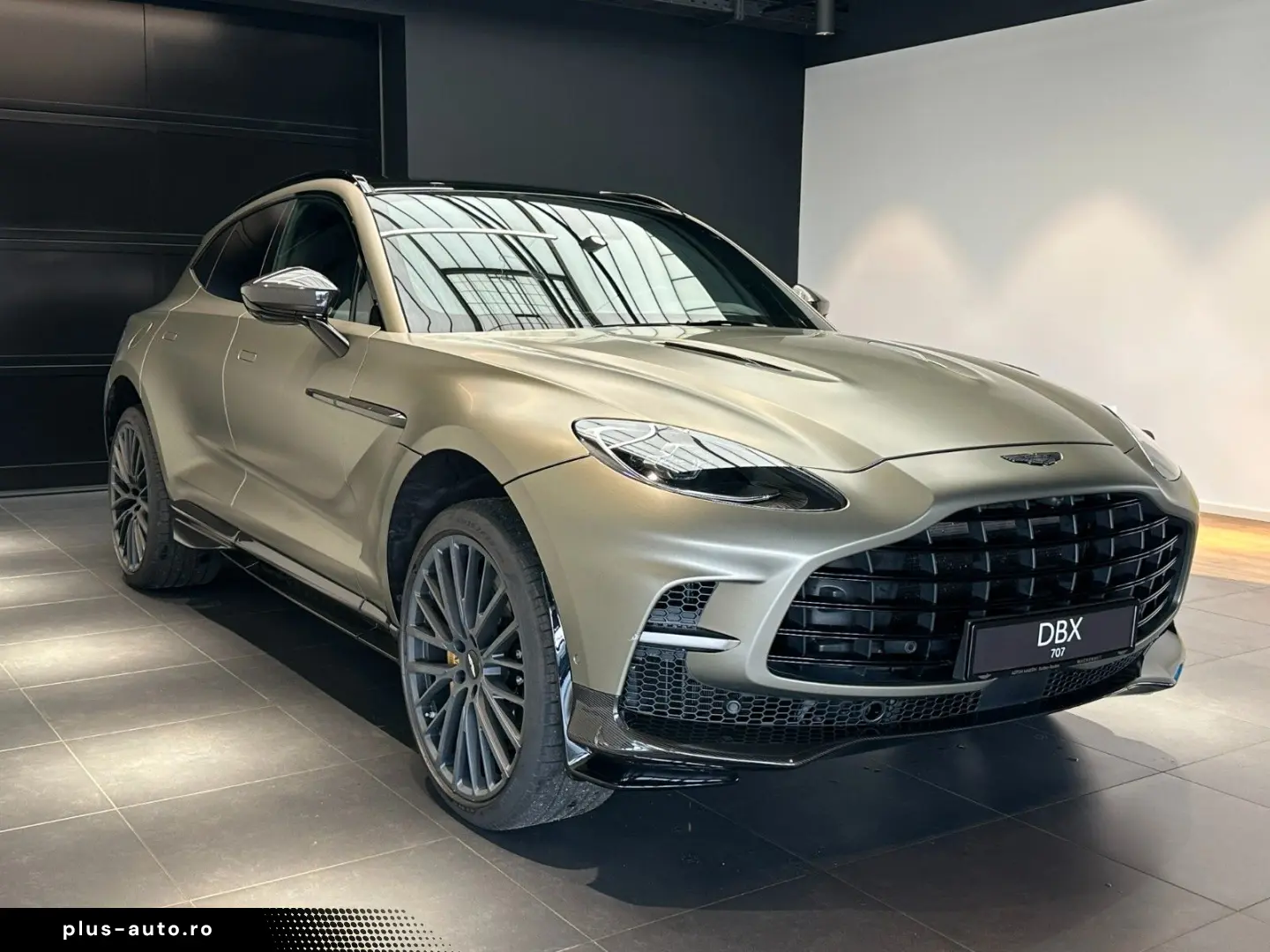 ASTON MARTIN DBX 707-Q Satin Titanium Grey - Full Carbon