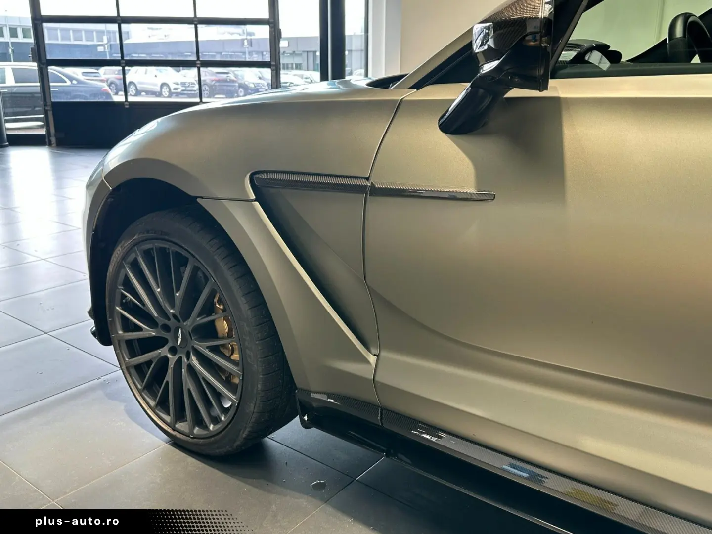 ASTON MARTIN DBX 707-Q Satin Titanium Grey - Full Carbon
