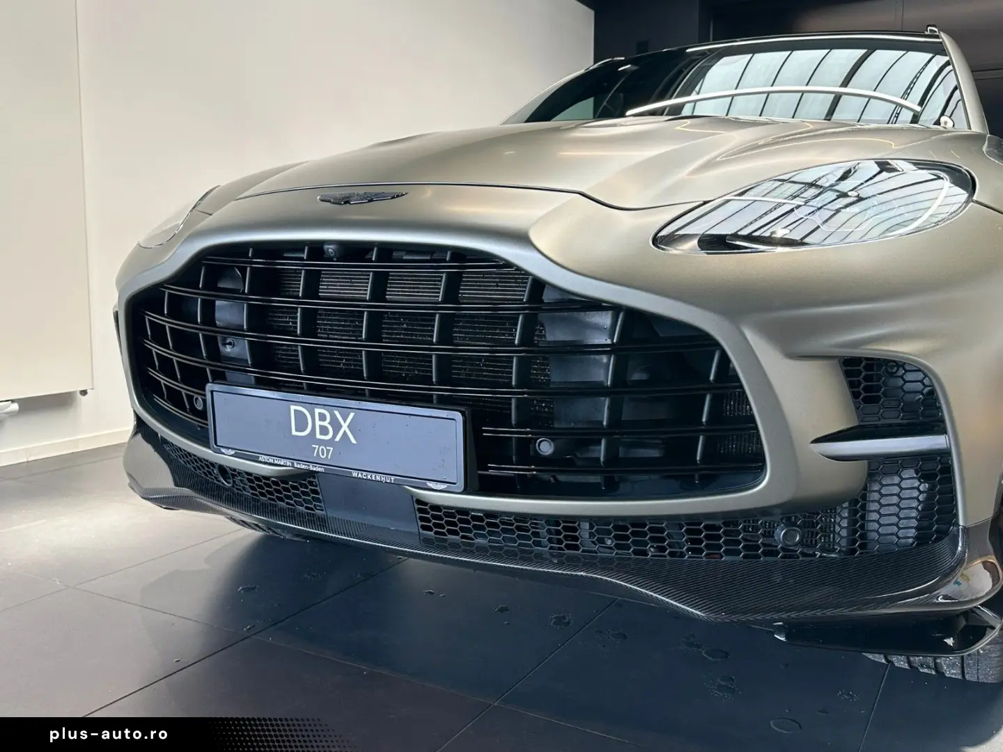 ASTON MARTIN DBX 707-Q Satin Titanium Grey - Full Carbon
