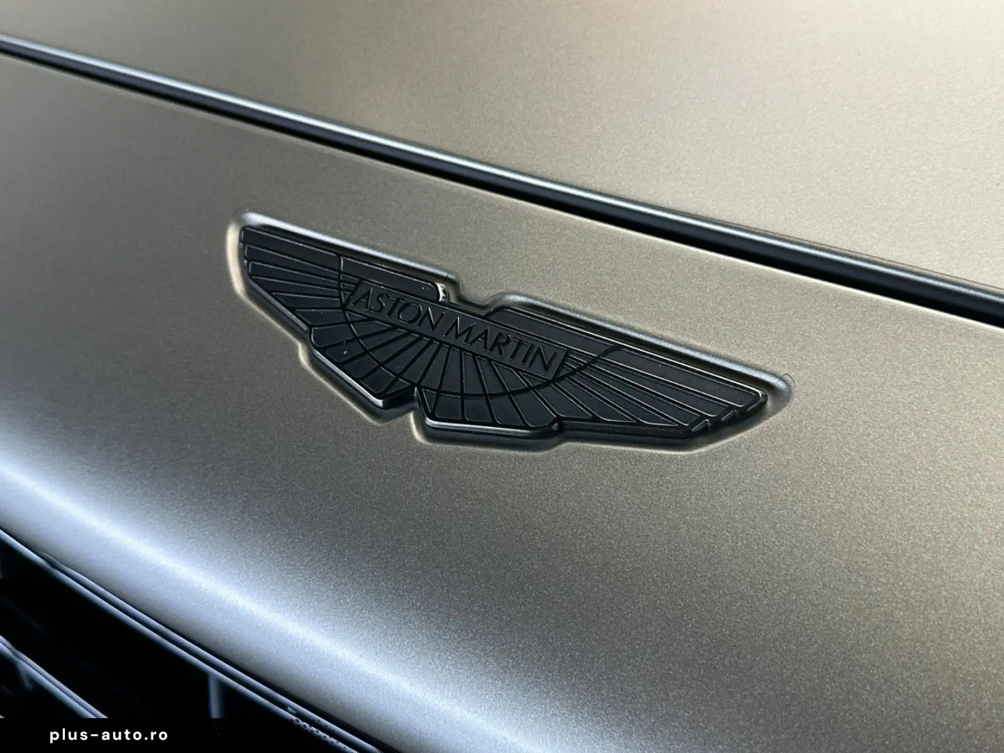 ASTON MARTIN DBX 707-Q Satin Titanium Grey - Full Carbon